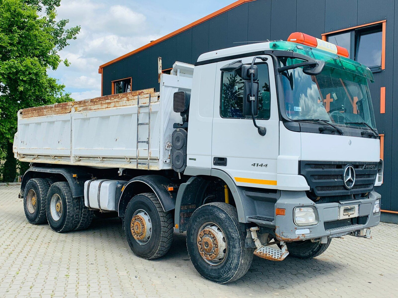 Mercedes-Benz ACTROS 4144 8x8 EURO4 DSK Meiller - Truk jungkit: gambar 1 Mercedes-Benz ACTROS 4144 8x8 EURO4 DSK Meiller - Truk jungkit: gambar 1