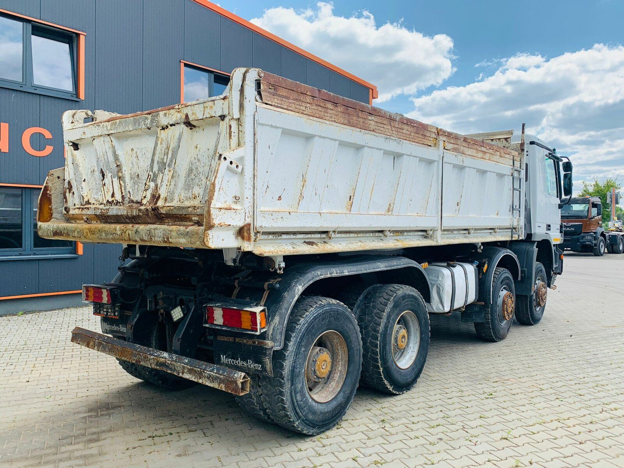 Mercedes-Benz ACTROS 4144 8x8 EURO4 DSK Meiller - Truk jungkit: gambar 3 Mercedes-Benz ACTROS 4144 8x8 EURO4 DSK Meiller - Truk jungkit: gambar 3
