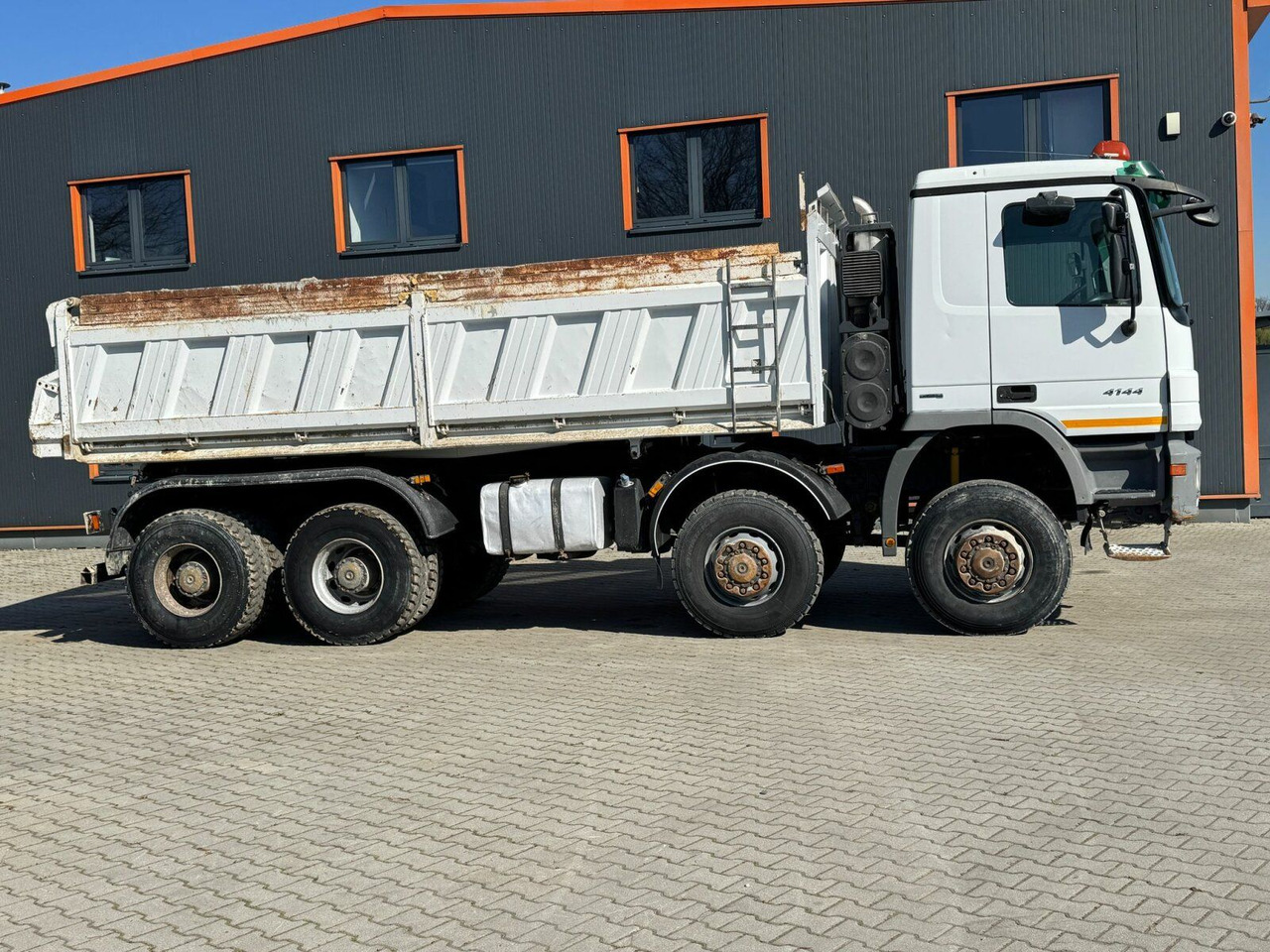 Mercedes-Benz ACTROS 4144 8x8 EURO4 DSK Meiller - Truk jungkit: gambar 3 Mercedes-Benz ACTROS 4144 8x8 EURO4 DSK Meiller - Truk jungkit: gambar 3