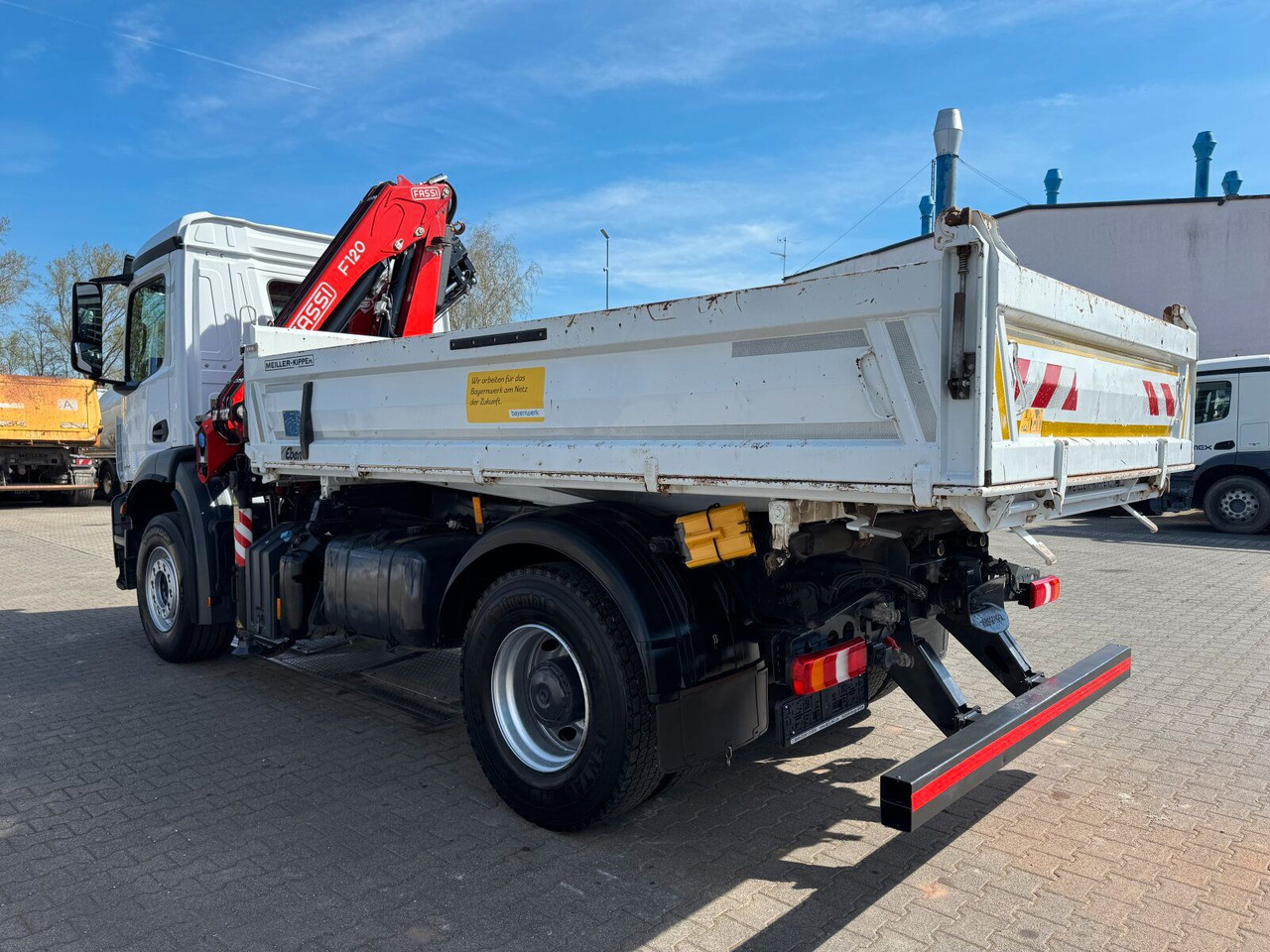 Mercedes-Benz AROCS 1832 4x2 Euro 6 Kipper Kran FASSI F120FB - Truk jungkit, Truk derek: gambar 5 Mercedes-Benz AROCS 1832 4x2 Euro 6 Kipper Kran FASSI F120FB - Truk jungkit, Truk derek: gambar 5