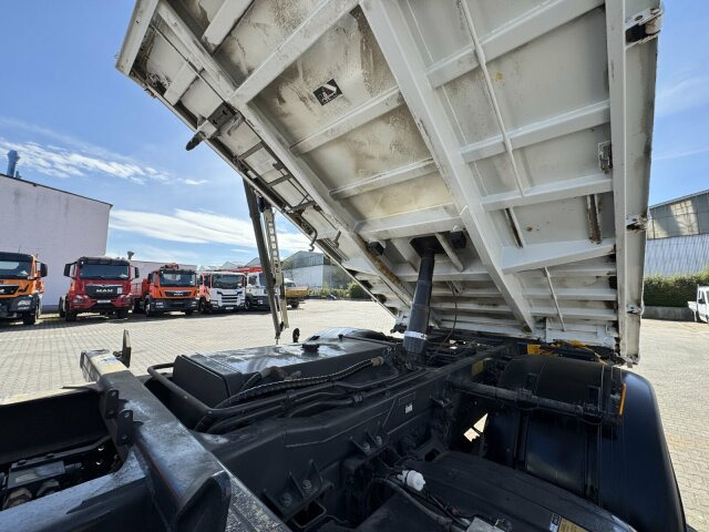 Mercedes-Benz AROCS 1832 4x2 Euro 6 Kipper Kran FASSI F120FB - Truk jungkit, Truk derek: gambar 3 Mercedes-Benz AROCS 1832 4x2 Euro 6 Kipper Kran FASSI F120FB - Truk jungkit, Truk derek: gambar 3