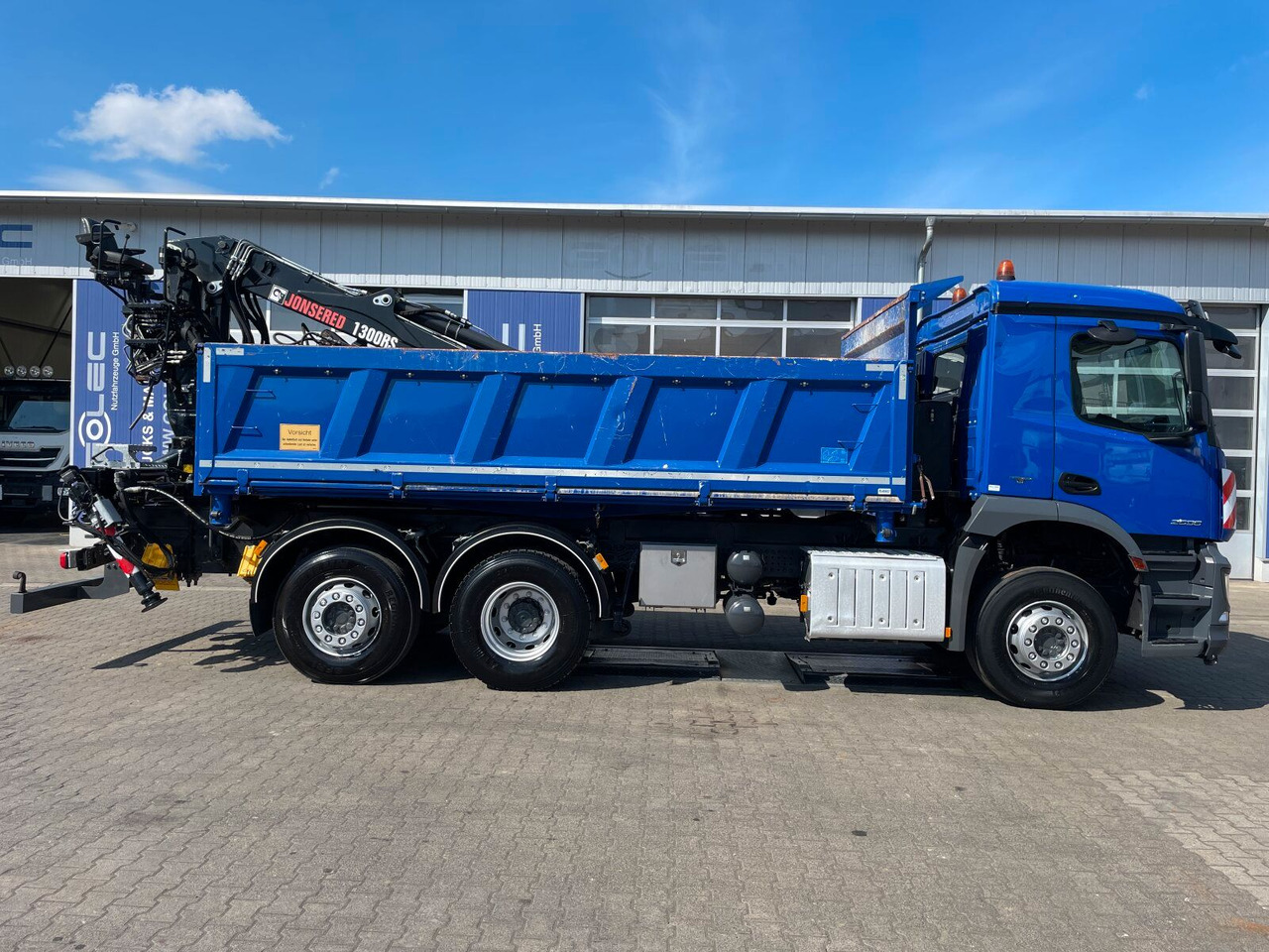 Mercedes-Benz AROCS 2536 6x2*4 Kipper Kran HIAB - Truk jungkit, Truk derek: gambar 2 Mercedes-Benz AROCS 2536 6x2*4 Kipper Kran HIAB - Truk jungkit, Truk derek: gambar 2