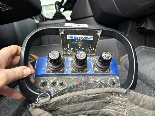Mercedes-Benz AROCS 2636 6x4 Euro 6 Betonpumpe SERMAC 4Z36 - Truk pompa beton: gambar 4 Mercedes-Benz AROCS 2636 6x4 Euro 6 Betonpumpe SERMAC 4Z36 - Truk pompa beton: gambar 4