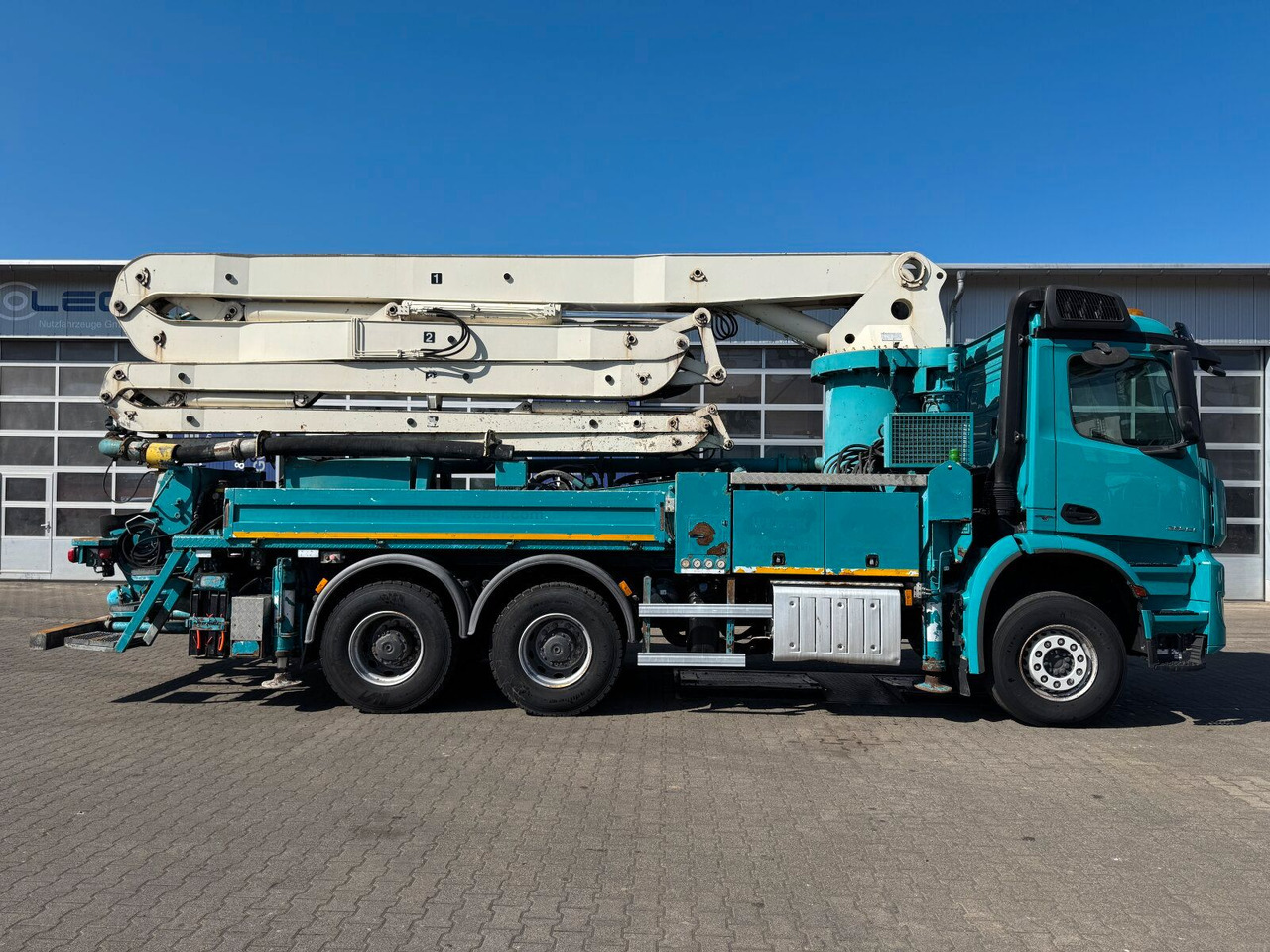 Mercedes-Benz AROCS 2844 6x4 Euro 6 Betonpumpe SERMAC 5Z33 - Truk pompa beton: gambar 3 Mercedes-Benz AROCS 2844 6x4 Euro 6 Betonpumpe SERMAC 5Z33 - Truk pompa beton: gambar 3