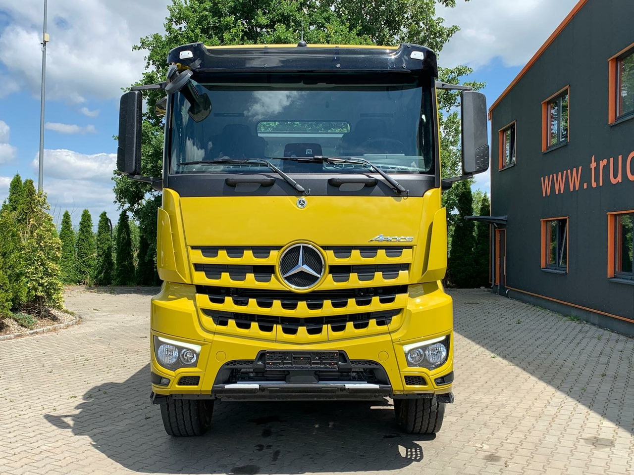 Mercedes-Benz AROCS 3248 8x4 Euro 6 Meiller Kipper Bordmatik - Truk jungkit: gambar 2 Mercedes-Benz AROCS 3248 8x4 Euro 6 Meiller Kipper Bordmatik - Truk jungkit: gambar 2