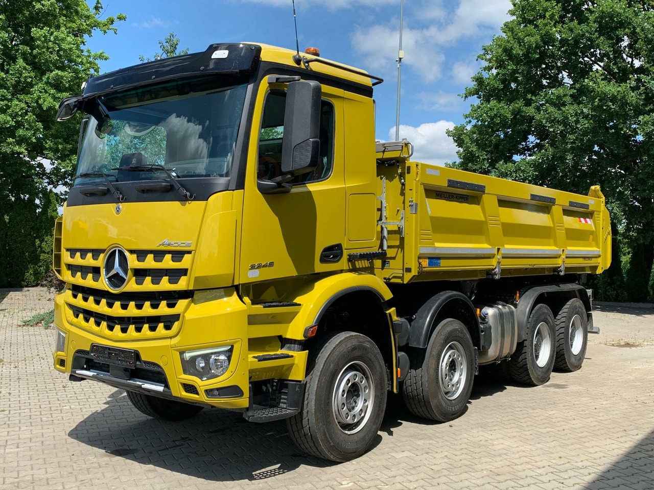 Mercedes-Benz AROCS 3248 8x4 Euro 6 Meiller Kipper Bordmatik - Truk jungkit: gambar 1 Mercedes-Benz AROCS 3248 8x4 Euro 6 Meiller Kipper Bordmatik - Truk jungkit: gambar 1