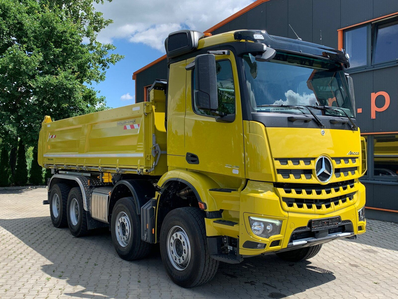 Mercedes-Benz AROCS 3248 8x4 Euro 6 Meiller Kipper Bordmatik - Truk jungkit: gambar 3 Mercedes-Benz AROCS 3248 8x4 Euro 6 Meiller Kipper Bordmatik - Truk jungkit: gambar 3