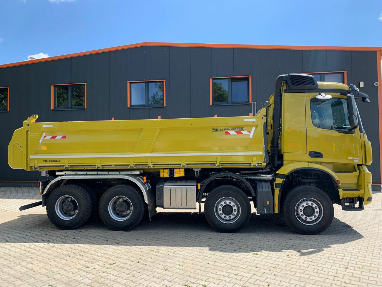 Mercedes-Benz AROCS 3248 8x4 Euro 6 Meiller Kipper Bordmatik - Truk jungkit: gambar 4 Mercedes-Benz AROCS 3248 8x4 Euro 6 Meiller Kipper Bordmatik - Truk jungkit: gambar 4