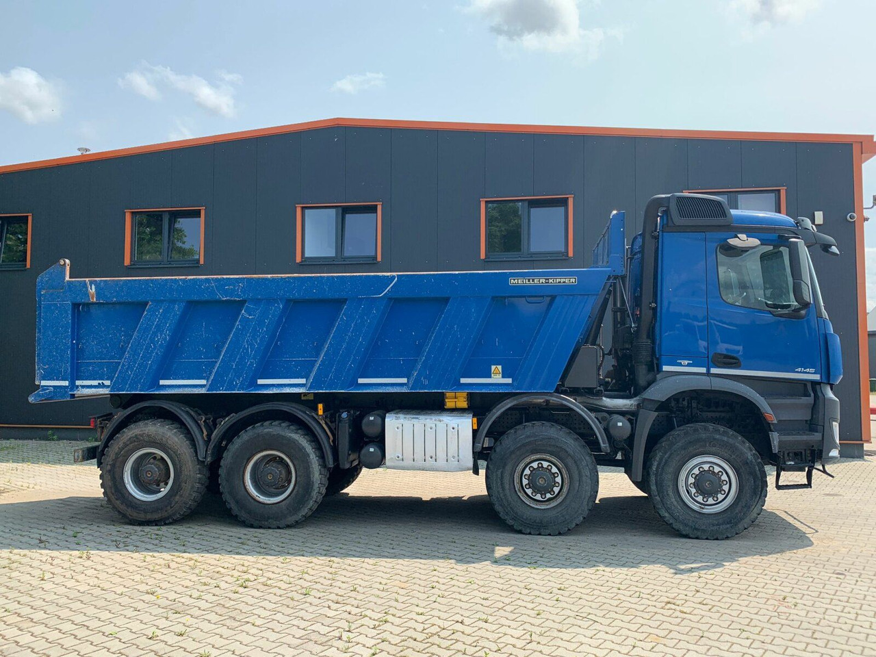 Mercedes-Benz AROCS 4145 8x8 EURO6 Muldenkipper TOP! - Truk jungkit: gambar 3 Mercedes-Benz AROCS 4145 8x8 EURO6 Muldenkipper TOP! - Truk jungkit: gambar 3
