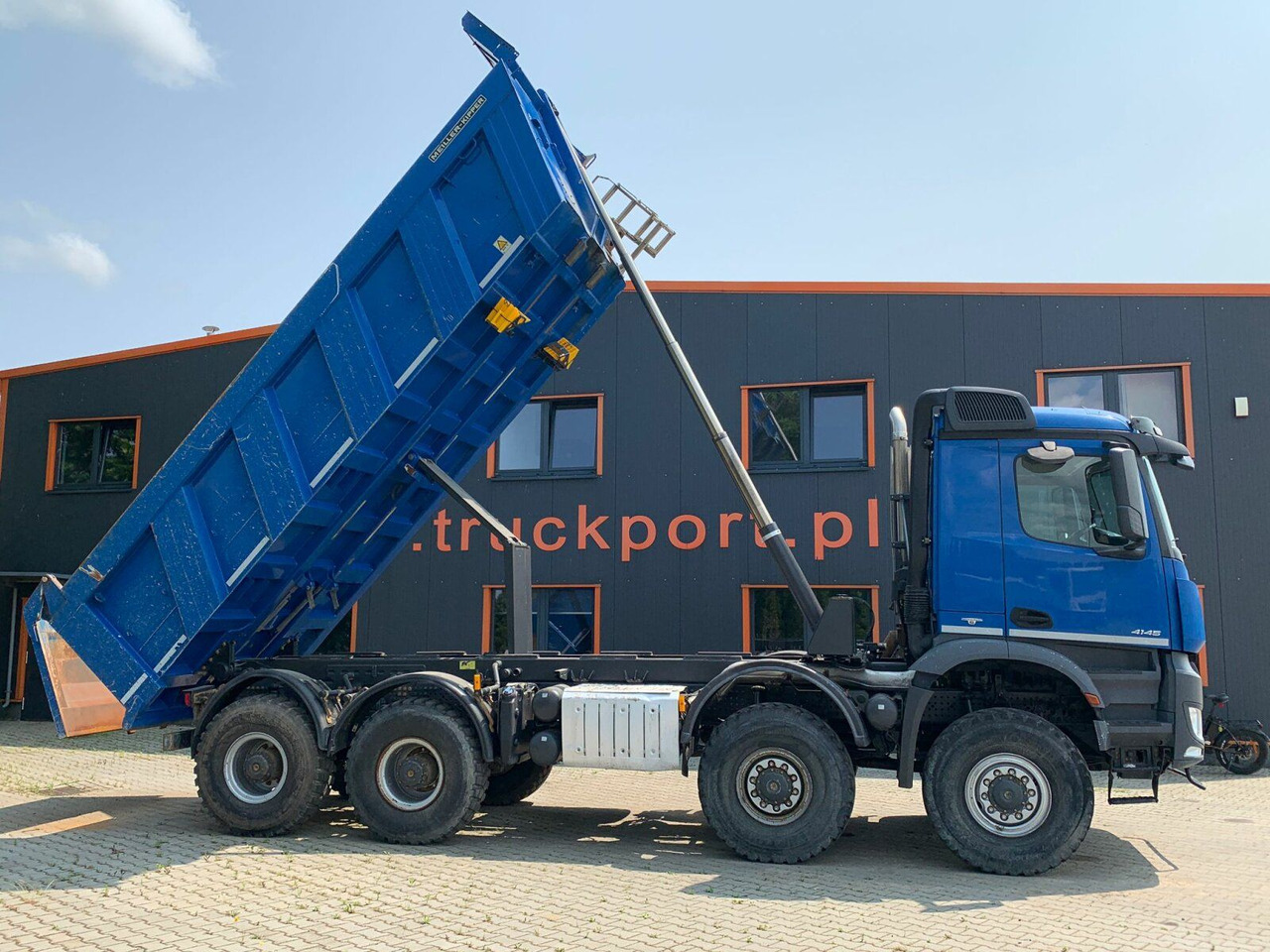 Mercedes-Benz AROCS 4145 8x8 EURO6 Muldenkipper TOP! - Truk jungkit: gambar 4 Mercedes-Benz AROCS 4145 8x8 EURO6 Muldenkipper TOP! - Truk jungkit: gambar 4