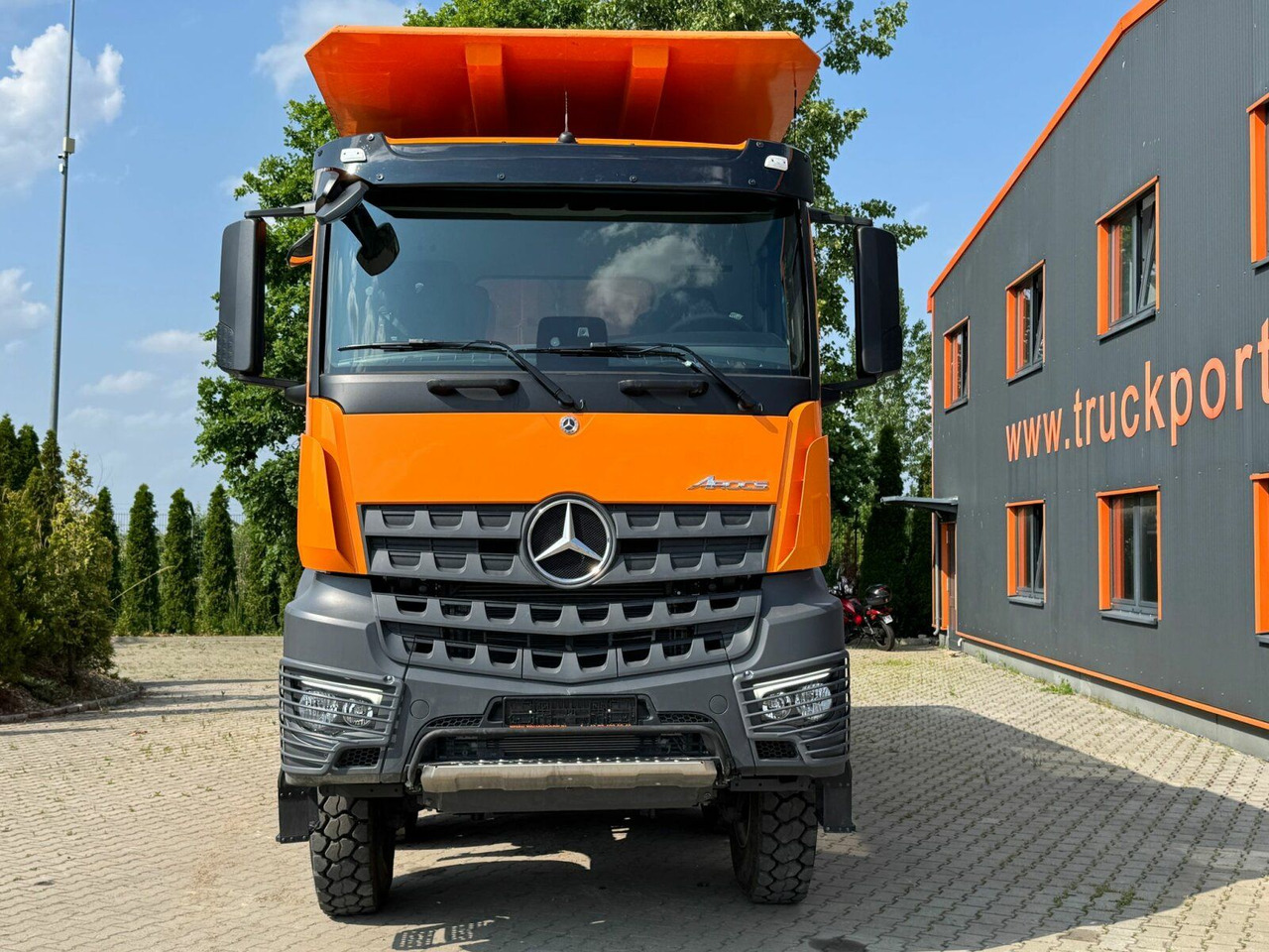 Mercedes-Benz AROCS 4851 8x6 Euro 6 Gesteinkipper MEILLER 25m³ - Truk jungkit: gambar 3 Mercedes-Benz AROCS 4851 8x6 Euro 6 Gesteinkipper MEILLER 25m³ - Truk jungkit: gambar 3