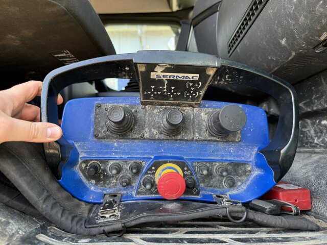 Mercedes-Benz AROCS 5051 10x6 Euro 6 Betonpumpe SERMAC 6RZ56 - Truk pompa beton: gambar 5 Mercedes-Benz AROCS 5051 10x6 Euro 6 Betonpumpe SERMAC 6RZ56 - Truk pompa beton: gambar 5