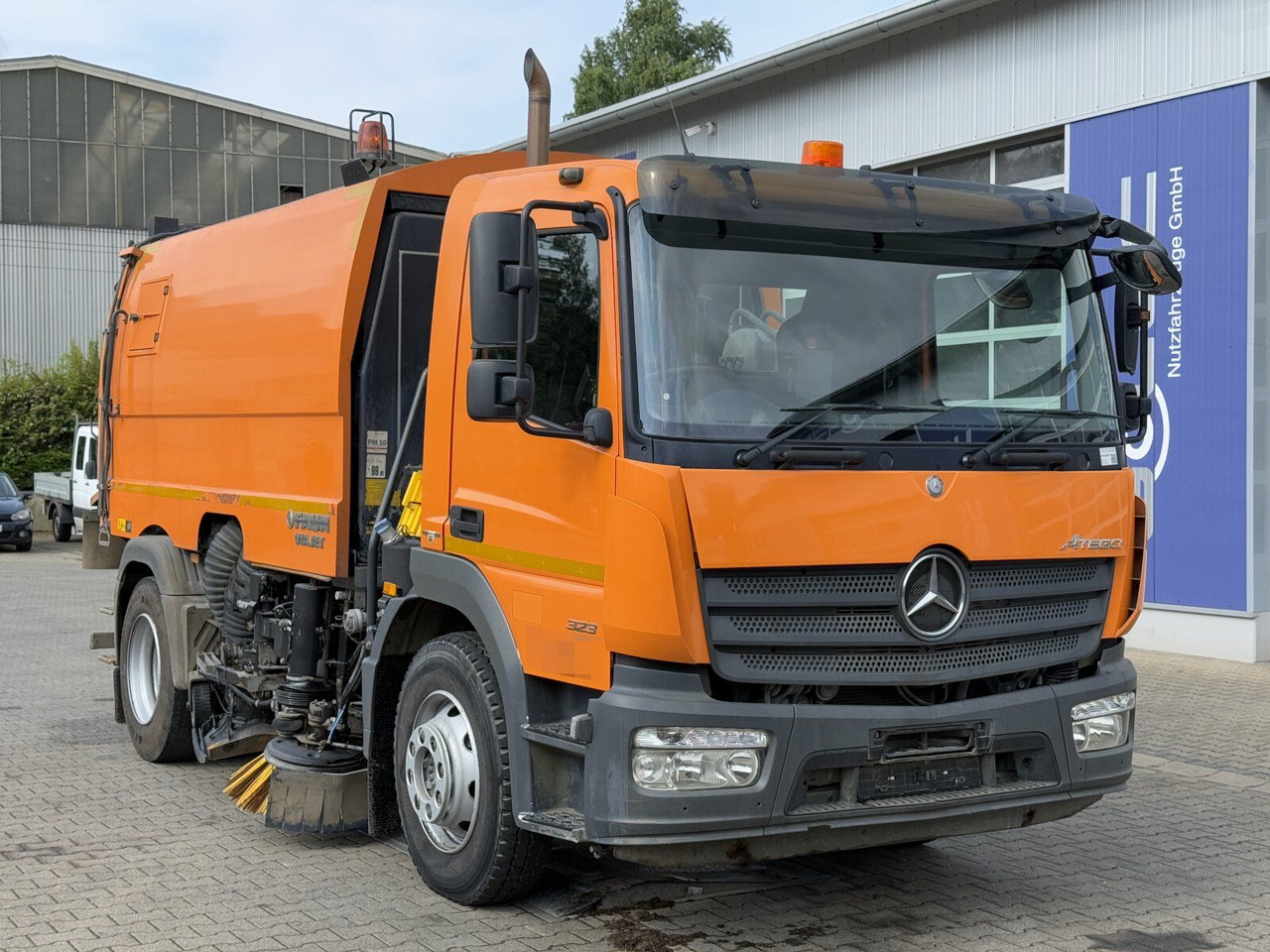 Mercedes-Benz ATEGO 1323 4x2 Kehrmaschine FAUN Viajet 6R/H - Penyapu jalan: gambar 1 Mercedes-Benz ATEGO 1323 4x2 Kehrmaschine FAUN Viajet 6R/H - Penyapu jalan: gambar 1