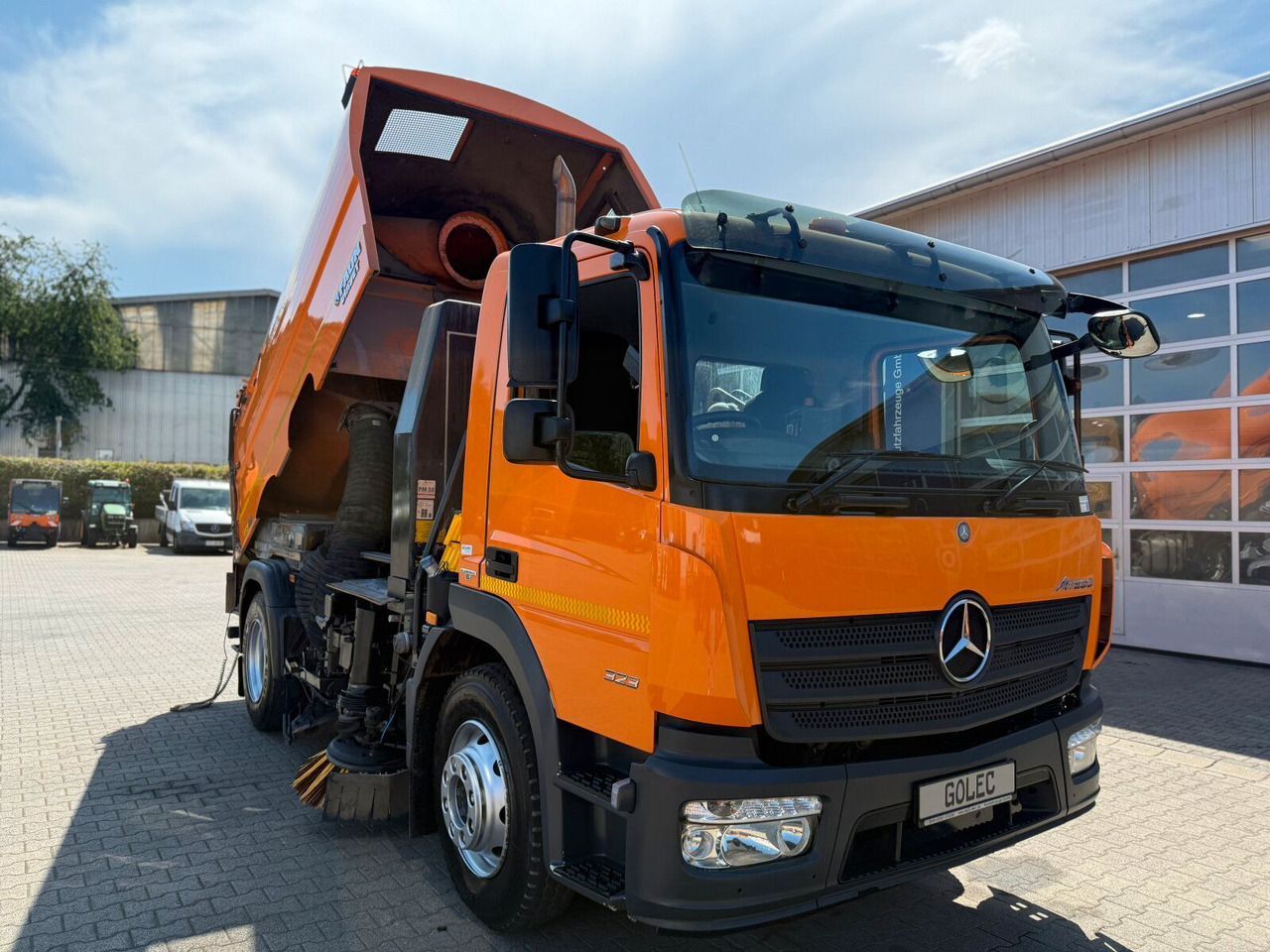 Mercedes-Benz ATEGO 1323 4x2 Kehrmaschine FAUN Viajet 6R/H - Penyapu jalan: gambar 2 Mercedes-Benz ATEGO 1323 4x2 Kehrmaschine FAUN Viajet 6R/H - Penyapu jalan: gambar 2
