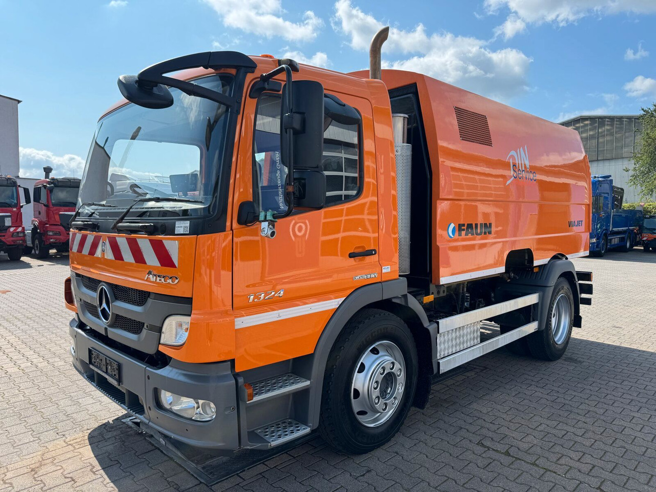 Mercedes-Benz ATEGO 1324 4x2 Kehrmaschine FAUN Viajet 6R/H - Penyapu jalan: gambar 2 Mercedes-Benz ATEGO 1324 4x2 Kehrmaschine FAUN Viajet 6R/H - Penyapu jalan: gambar 2