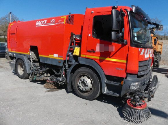 Mercedes-Benz Atego 1324 4x2 Kehrmaschine BROCK HD Anlage - Penyapu jalan: gambar 3 Mercedes-Benz Atego 1324 4x2 Kehrmaschine BROCK HD Anlage - Penyapu jalan: gambar 3