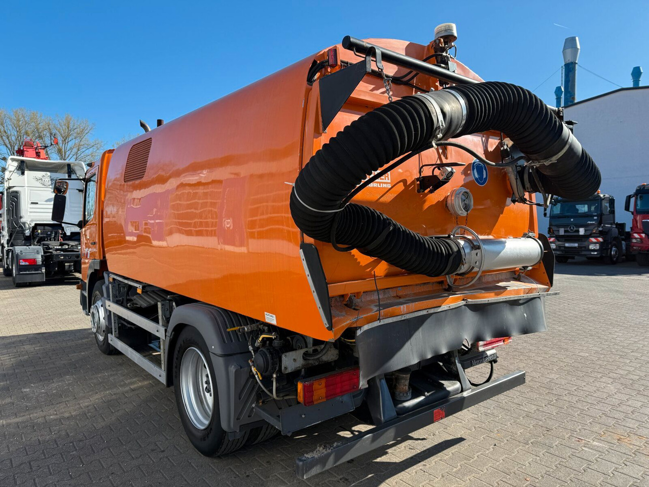 Mercedes-Benz Atego 1518 4x2 Kehrmaschine Bucher 500 - Penyapu jalan: gambar 5 Mercedes-Benz Atego 1518 4x2 Kehrmaschine Bucher 500 - Penyapu jalan: gambar 5