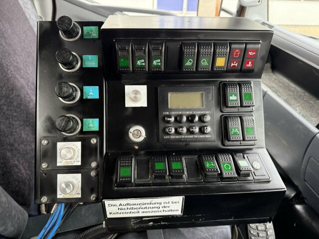 Mitsubishi Canter FUSO Kehrmaschine BROCK SL140 4 m³ - Penyapu jalan: gambar 5 Mitsubishi Canter FUSO Kehrmaschine BROCK SL140 4 m³ - Penyapu jalan: gambar 5