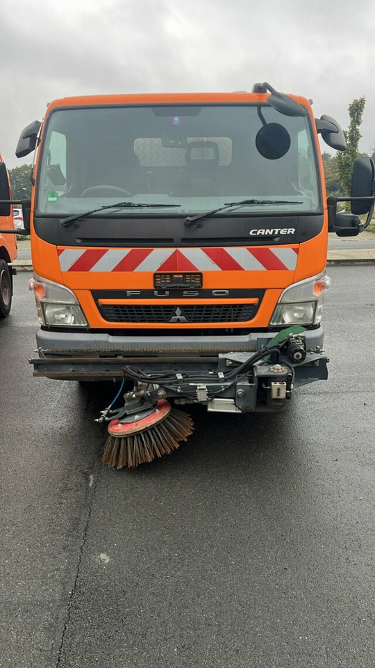 Mitsubishi Canter FUSO Kehrmaschine BROCK SL140 4 m³ - Penyapu jalan: gambar 4 Mitsubishi Canter FUSO Kehrmaschine BROCK SL140 4 m³ - Penyapu jalan: gambar 4