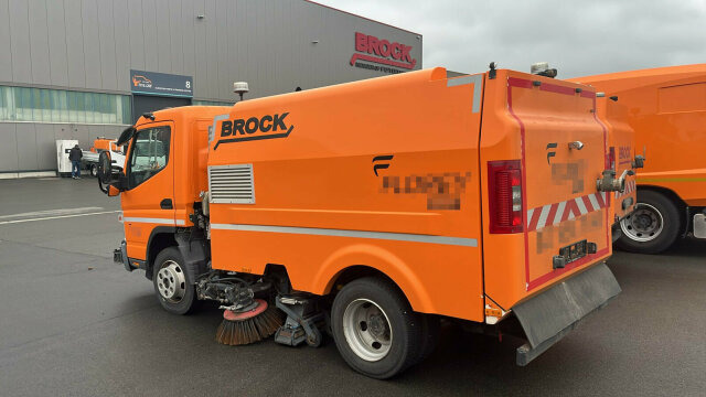Mitsubishi Canter FUSO Kehrmaschine BROCK SL140 4 m³ - Penyapu jalan: gambar 1 Mitsubishi Canter FUSO Kehrmaschine BROCK SL140 4 m³ - Penyapu jalan: gambar 1