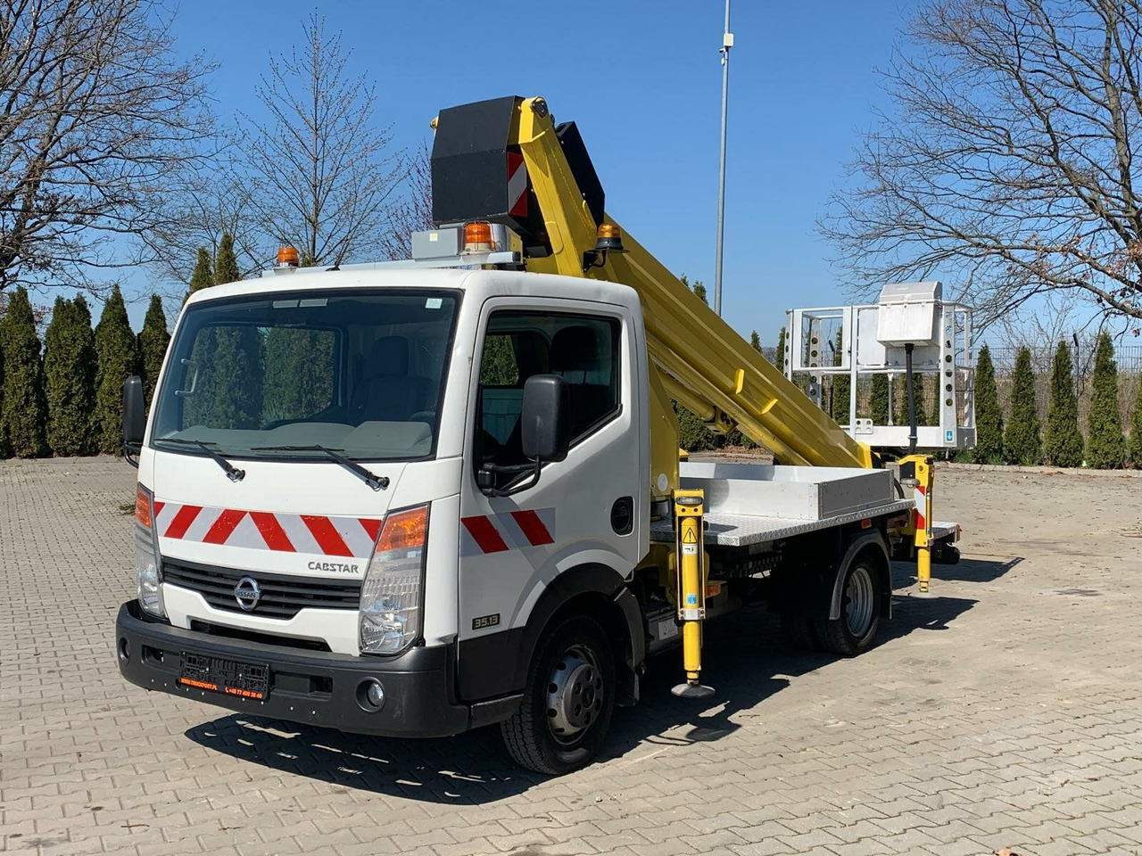 Nissan Cabstar 4x2 Ruthmann Steiger TB 270 - Platform udara yang dipasang di truk: gambar 2 Nissan Cabstar 4x2 Ruthmann Steiger TB 270 - Platform udara yang dipasang di truk: gambar 2