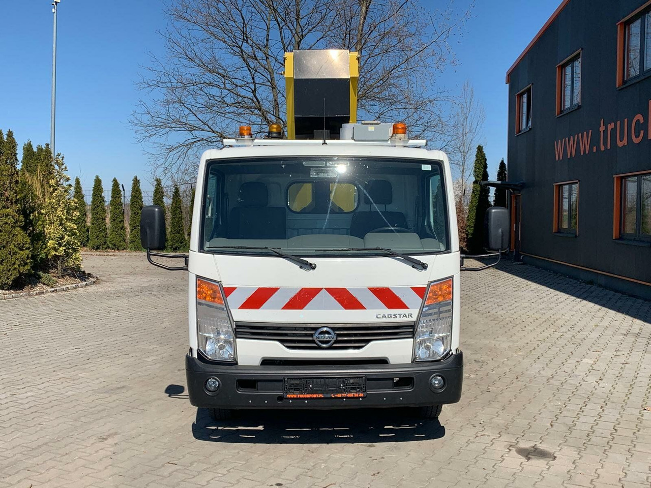 Nissan Cabstar 4x2 Ruthmann Steiger TB 270 - Platform udara yang dipasang di truk: gambar 3 Nissan Cabstar 4x2 Ruthmann Steiger TB 270 - Platform udara yang dipasang di truk: gambar 3