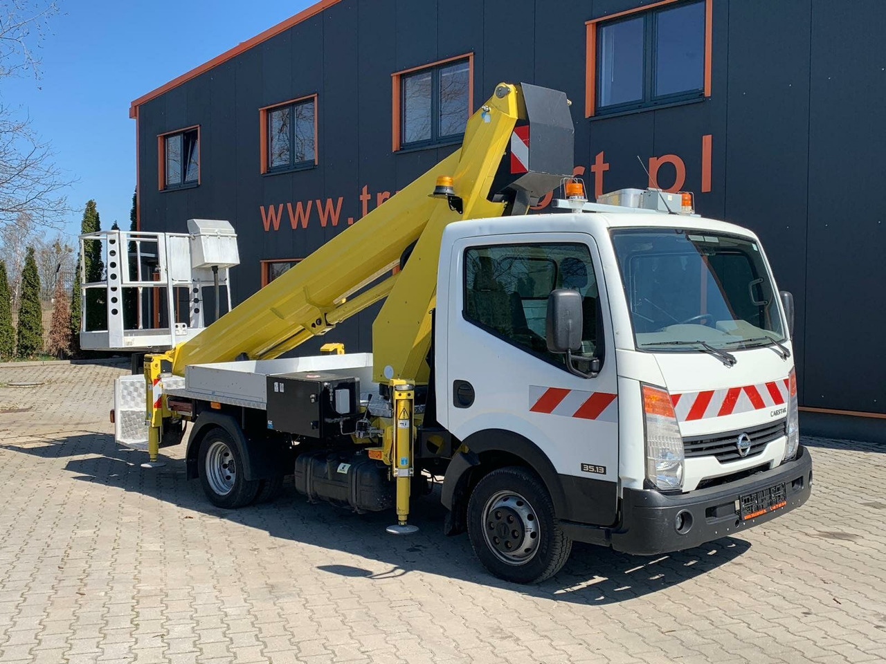 Nissan Cabstar 4x2 Ruthmann Steiger TB 270 - Platform udara yang dipasang di truk: gambar 1 Nissan Cabstar 4x2 Ruthmann Steiger TB 270 - Platform udara yang dipasang di truk: gambar 1