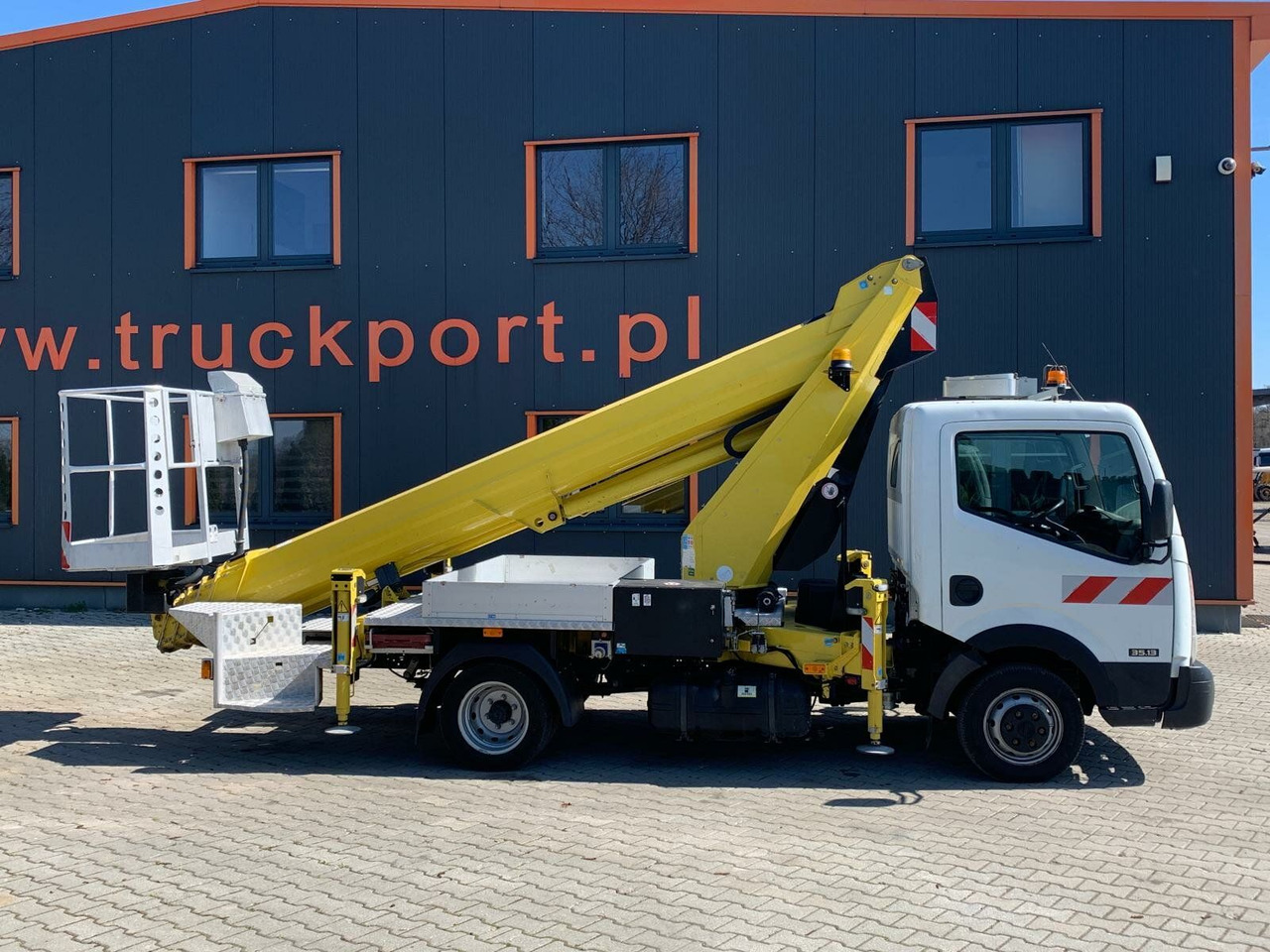 Nissan Cabstar 4x2 Ruthmann Steiger TB 270 - Platform udara yang dipasang di truk: gambar 5 Nissan Cabstar 4x2 Ruthmann Steiger TB 270 - Platform udara yang dipasang di truk: gambar 5