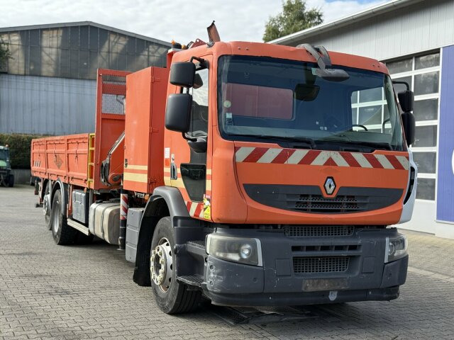 Renault Premium Lander Pritsche mit Kran FASSI - Truk derek, Truk flatbed: gambar 1 Renault Premium Lander Pritsche mit Kran FASSI - Truk derek, Truk flatbed: gambar 1