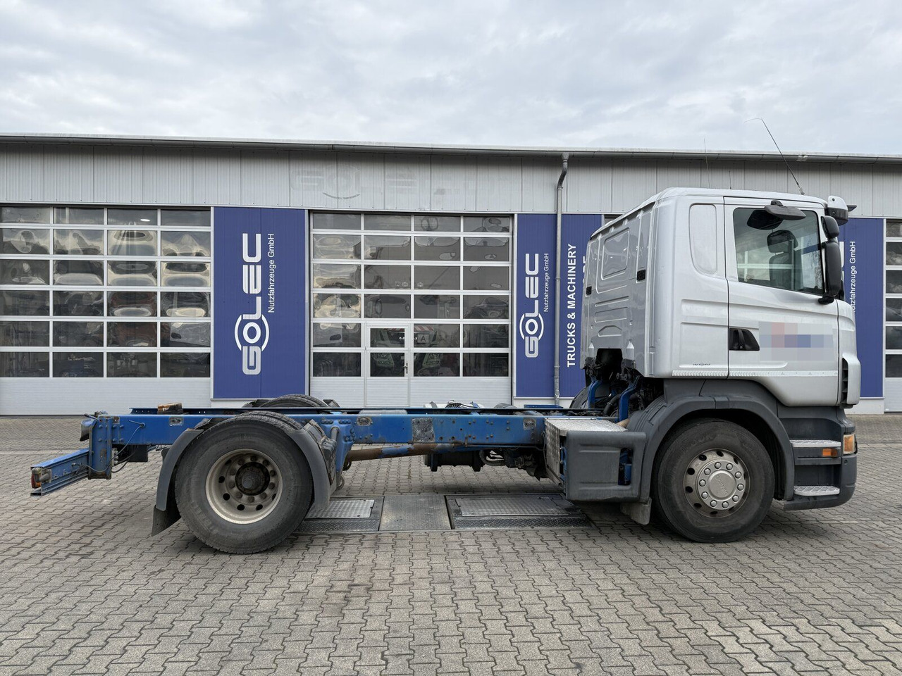 Scania R 420 Tankwagen ADR Fahrgestell Retarder Volluft - Truk tangki: gambar 2 Scania R 420 Tankwagen ADR Fahrgestell Retarder Volluft - Truk tangki: gambar 2