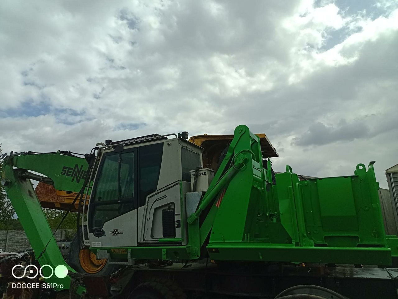 Sennebogen 818-E Umschlagbagger - 83 Ton - mit Greifer - Ekskavator roda: gambar 2 Sennebogen 818-E Umschlagbagger - 83 Ton - mit Greifer - Ekskavator roda: gambar 2