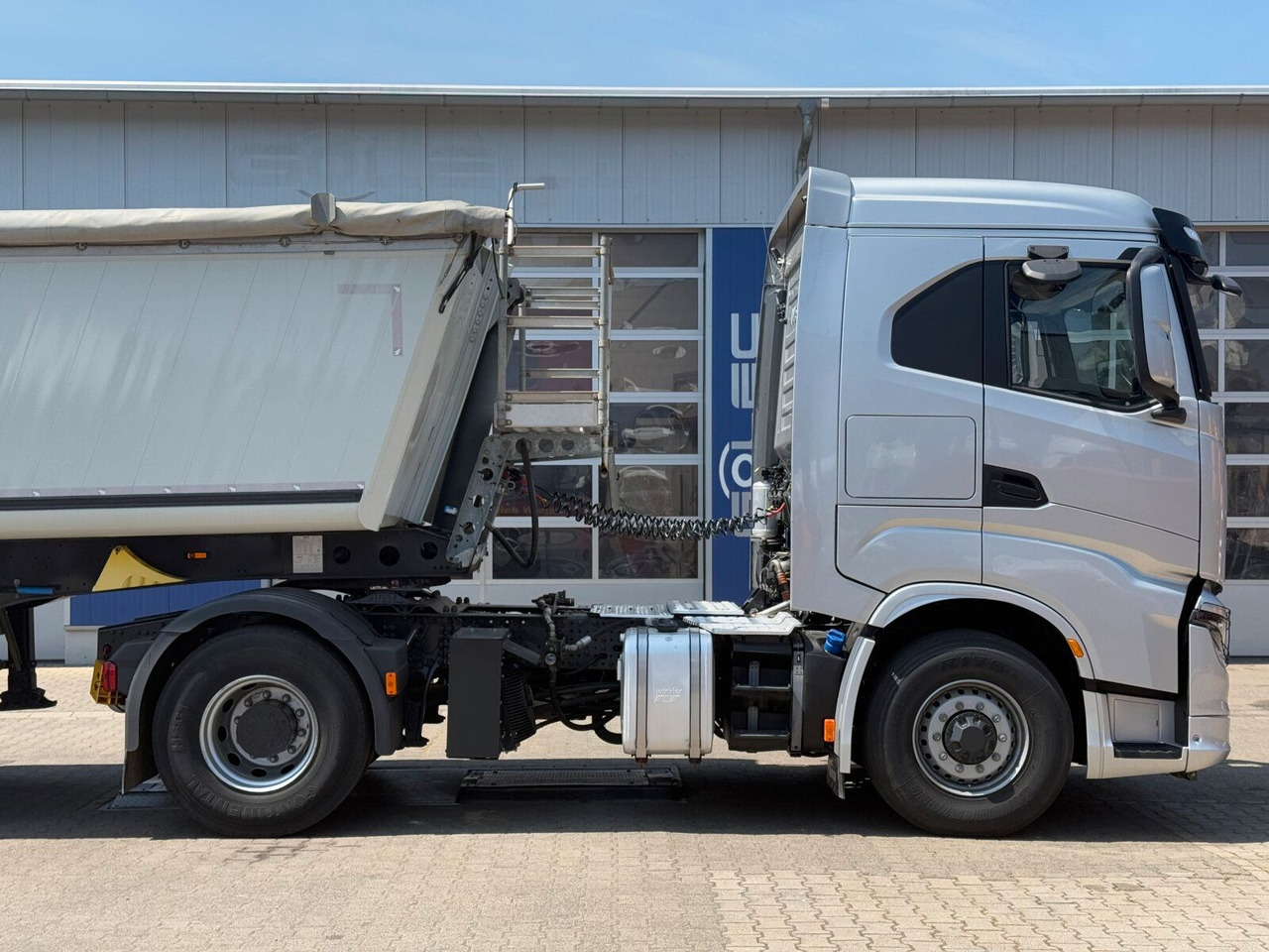 Iveco S-WAY 4x4H Zugmaschine Euro 6 *Kippauflieger - Tractor head: gambar 3 Iveco S-WAY 4x4H Zugmaschine Euro 6 *Kippauflieger - Tractor head: gambar 3