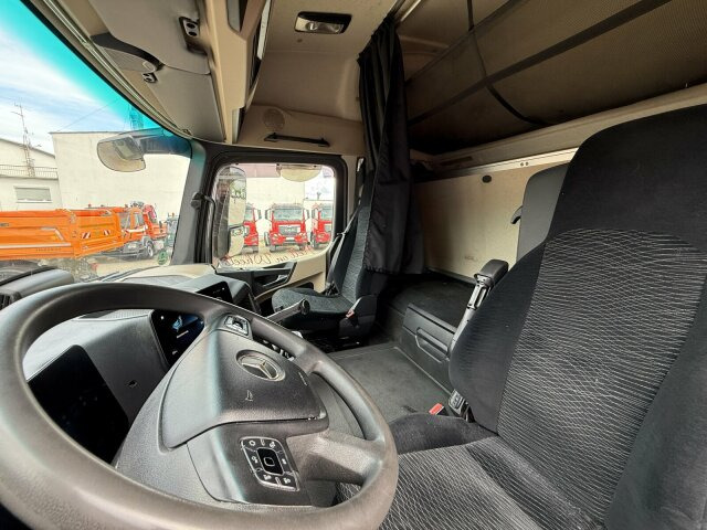 Mercedes-Benz ACTROS 1846 4x4 HAD Eur 6 Kipphydraulik Retarder - Tractor head: gambar 4 Mercedes-Benz ACTROS 1846 4x4 HAD Eur 6 Kipphydraulik Retarder - Tractor head: gambar 4