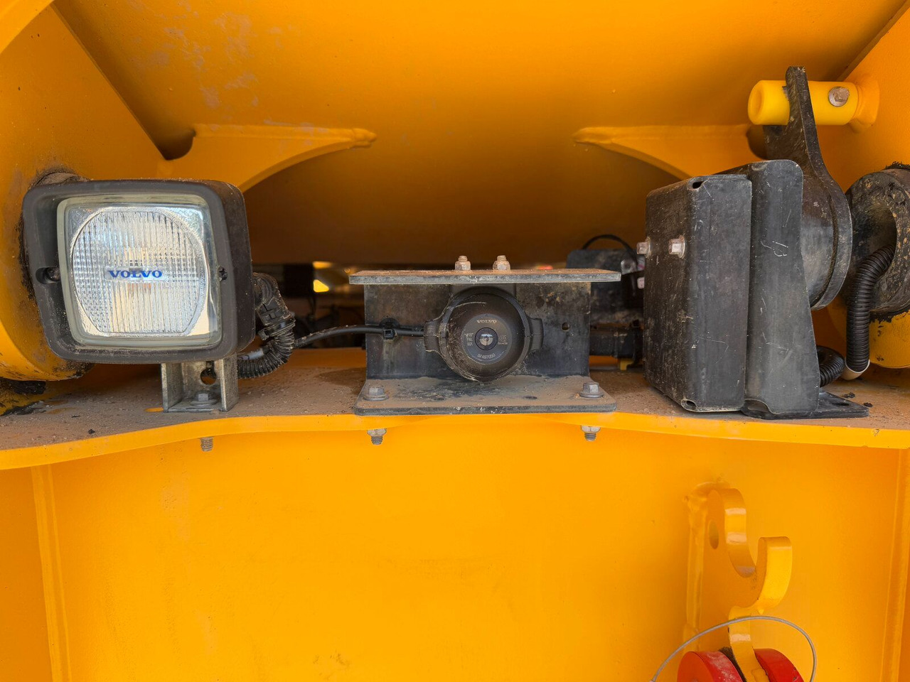 Tempat sampah artikulasi Volvo A25G Dumper 22,7 Ton 2.957 Stunden: gambar 24