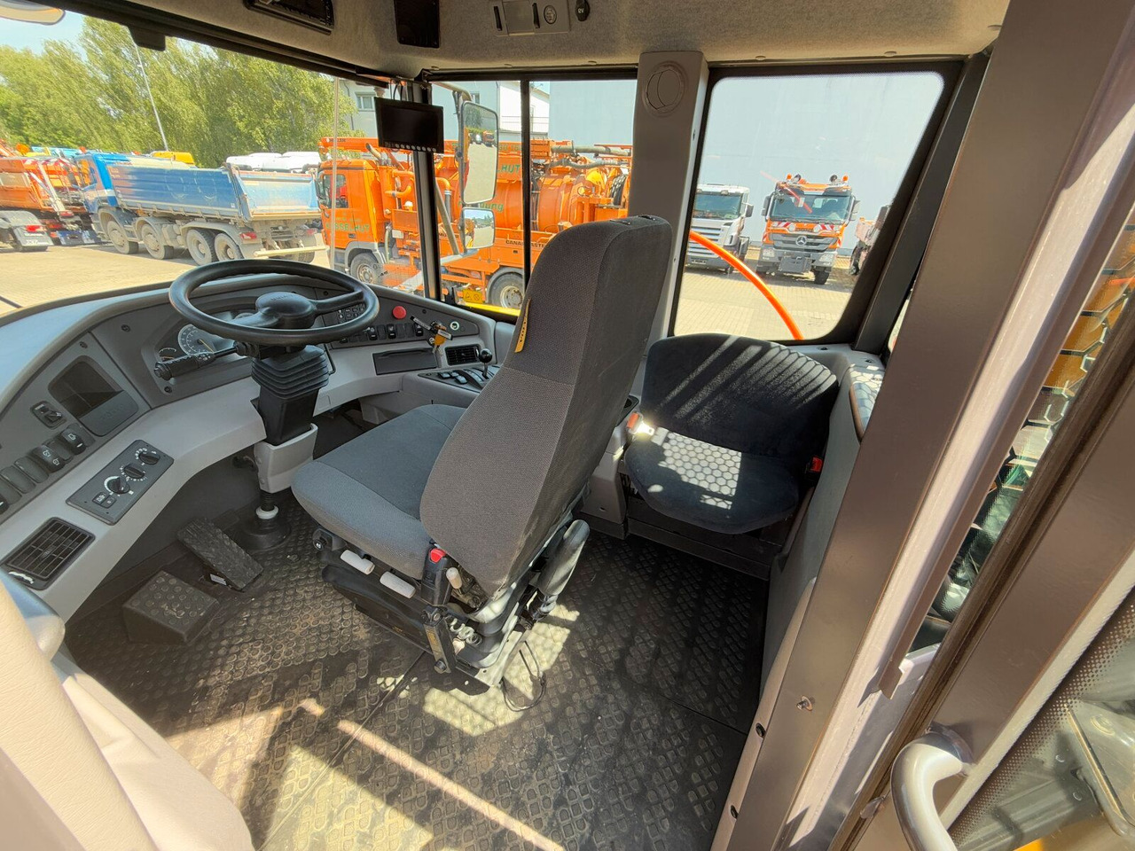Tempat sampah artikulasi Volvo A25G Dumper 22,7 Ton 2.957 Stunden: gambar 13