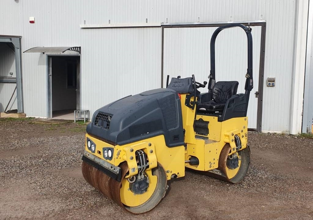 Bomag BW 100 AD M-5 - Roller jalan: gambar 4 Bomag BW 100 AD M-5 - Roller jalan: gambar 4