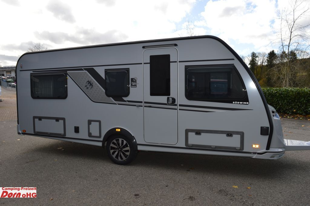 Knaus Südwind 540 UE Black Selection Elektrische Fußbo - Karavan: gambar 1 Knaus Südwind 540 UE Black Selection Elektrische Fußbo - Karavan: gambar 1