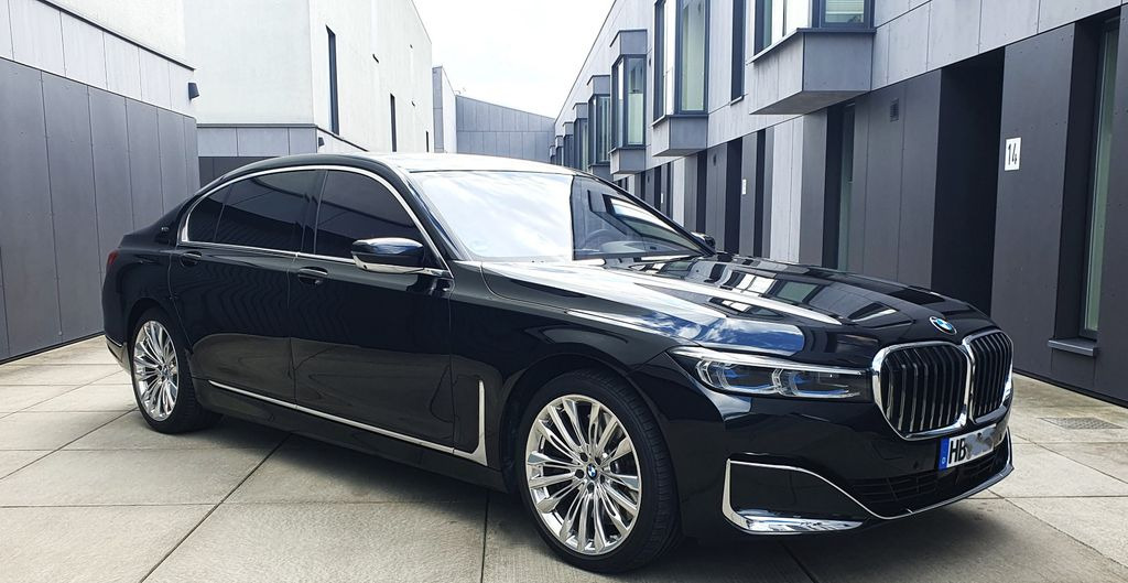 Mobil BMW M760 Li xDrive Excellence einer der letzten V12: gambar 1