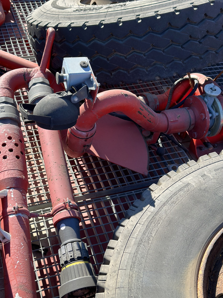 Truk pemadam kebakaran IVECO EUROCARGO 190E30. 4x4: gambar 19 Truk pemadam kebakaran IVECO EUROCARGO 190E30. 4x4: gambar 19