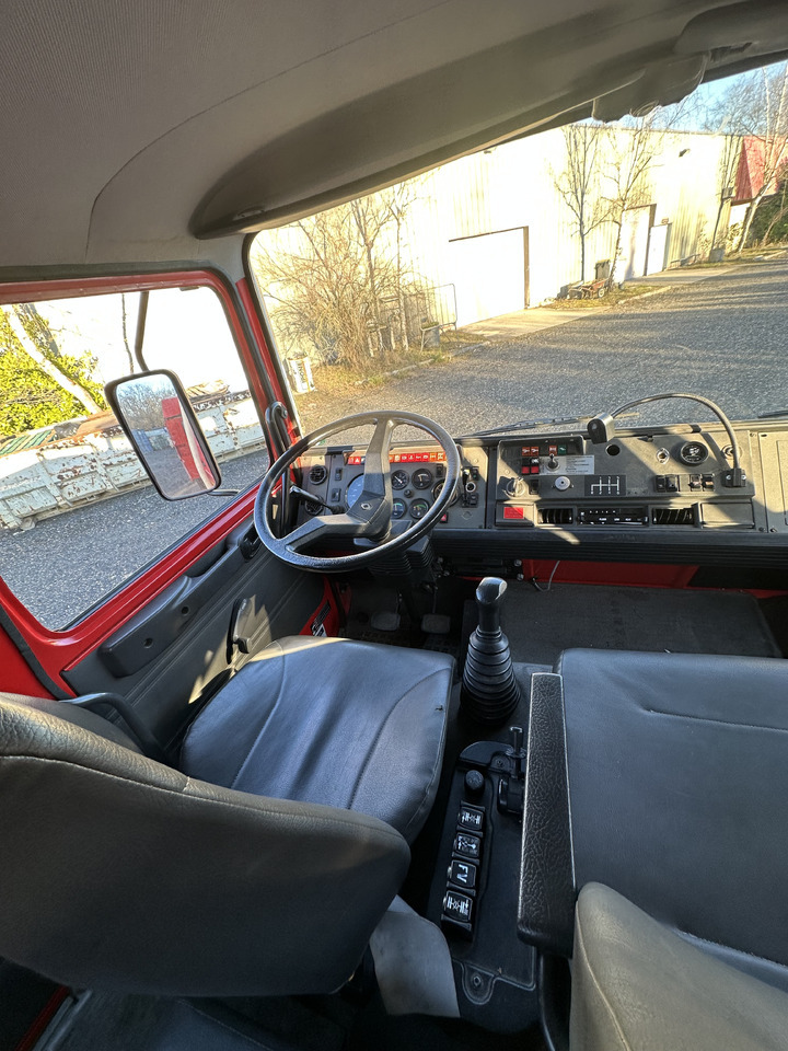 Truk pemadam kebakaran Renault M 210: gambar 8 Truk pemadam kebakaran Renault M 210: gambar 8