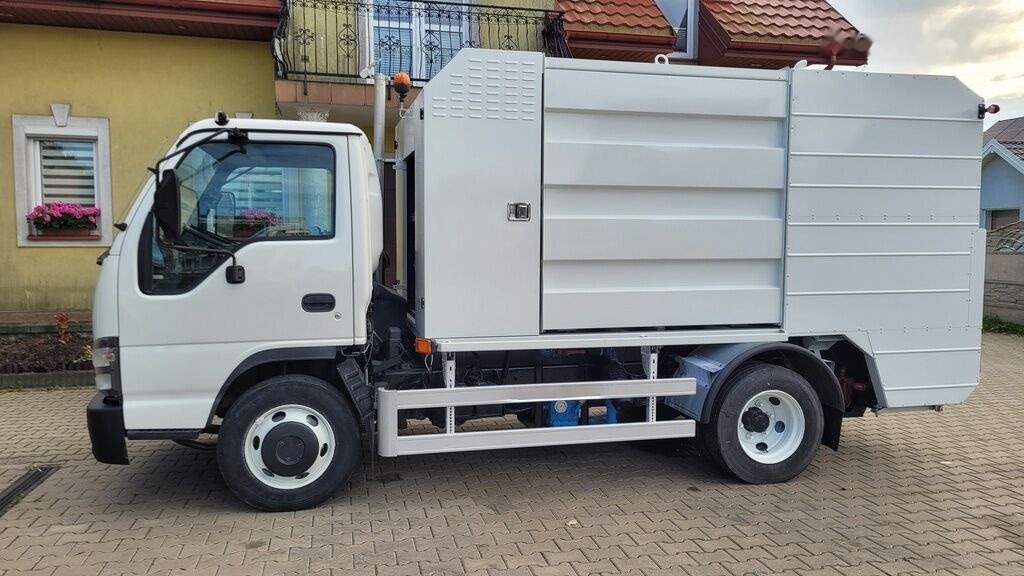 Isuzu NQR75 Container washer laveuse lavacassonetti myjka - Truk sampah: gambar 5 Isuzu NQR75 Container washer laveuse lavacassonetti myjka - Truk sampah: gambar 5