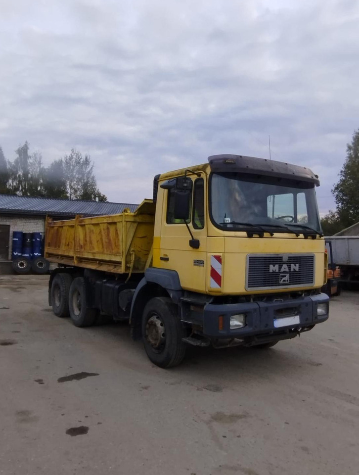 MAN 26.403 - Truk jungkit: gambar 1 MAN 26.403 - Truk jungkit: gambar 1