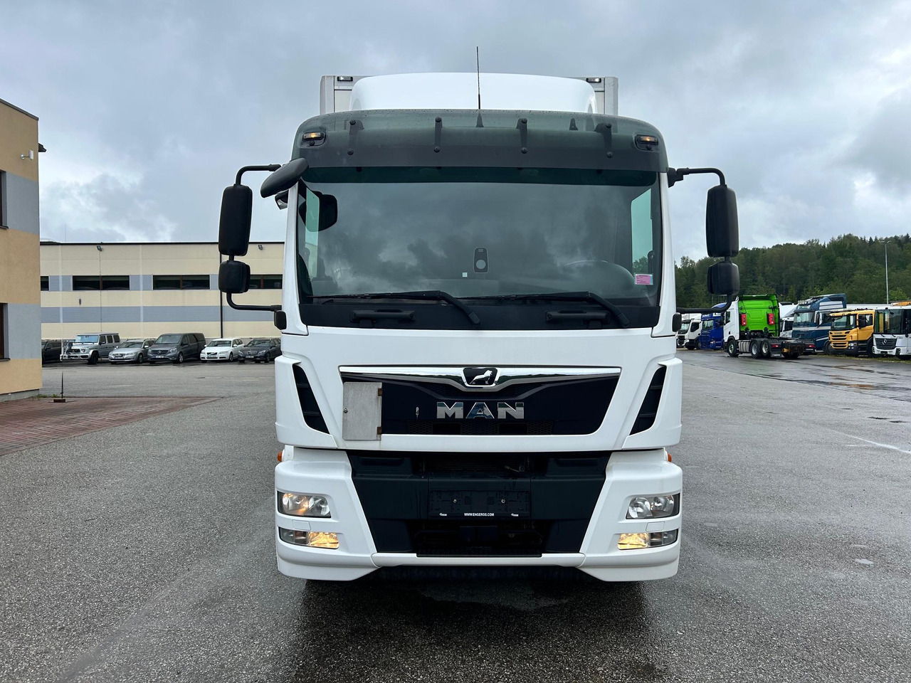 MAN TGM 18.290 - Truk box: gambar 2 MAN TGM 18.290 - Truk box: gambar 2