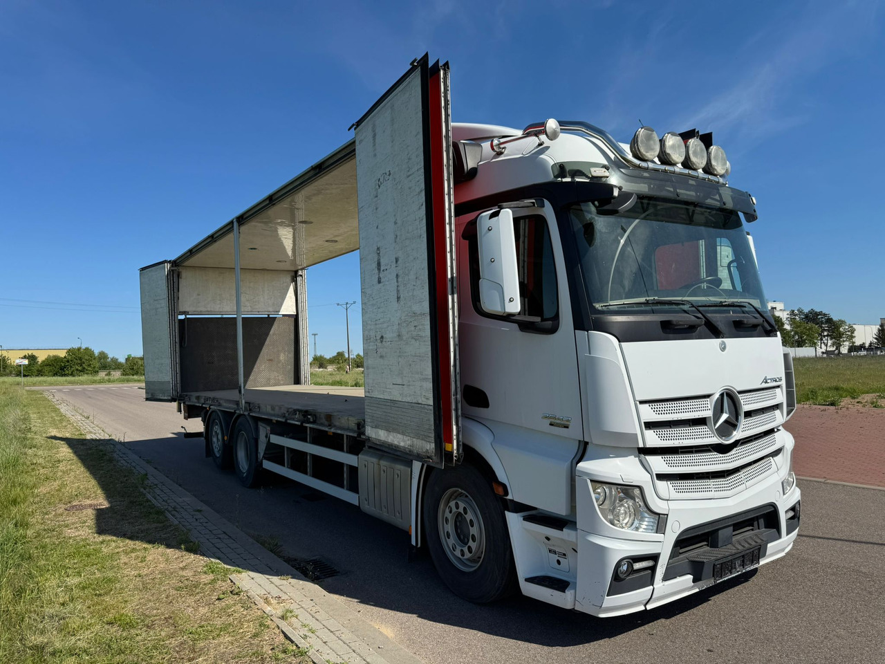 MERCEDES-BENZ ACTROS 2542 - Truk box: gambar 3 MERCEDES-BENZ ACTROS 2542 - Truk box: gambar 3