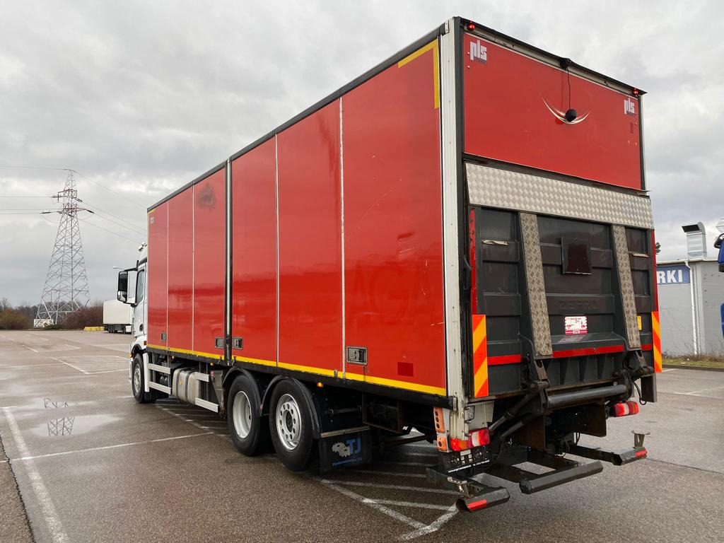 MERCEDES-BENZ ACTROS 2542 - Truk box: gambar 4 MERCEDES-BENZ ACTROS 2542 - Truk box: gambar 4