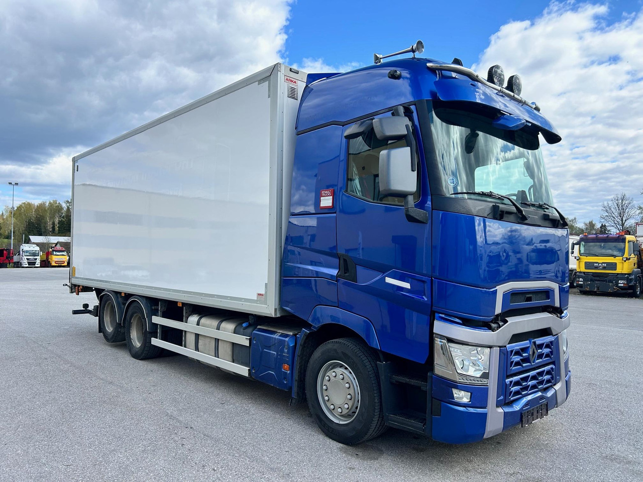 RENAULT T520 - Truk box: gambar 1 RENAULT T520 - Truk box: gambar 1