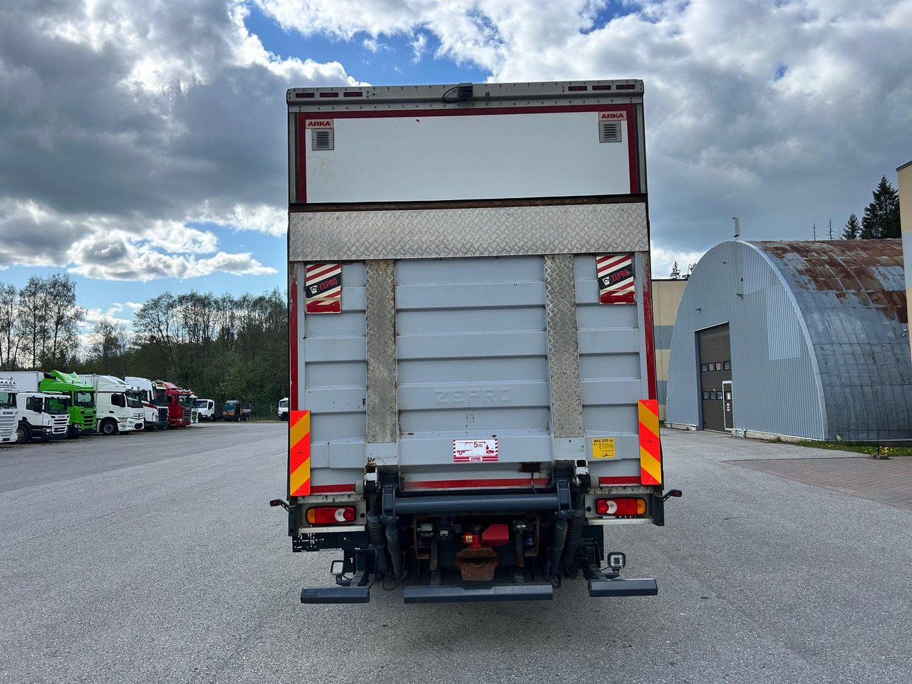 RENAULT T520 - Truk box: gambar 4 RENAULT T520 - Truk box: gambar 4