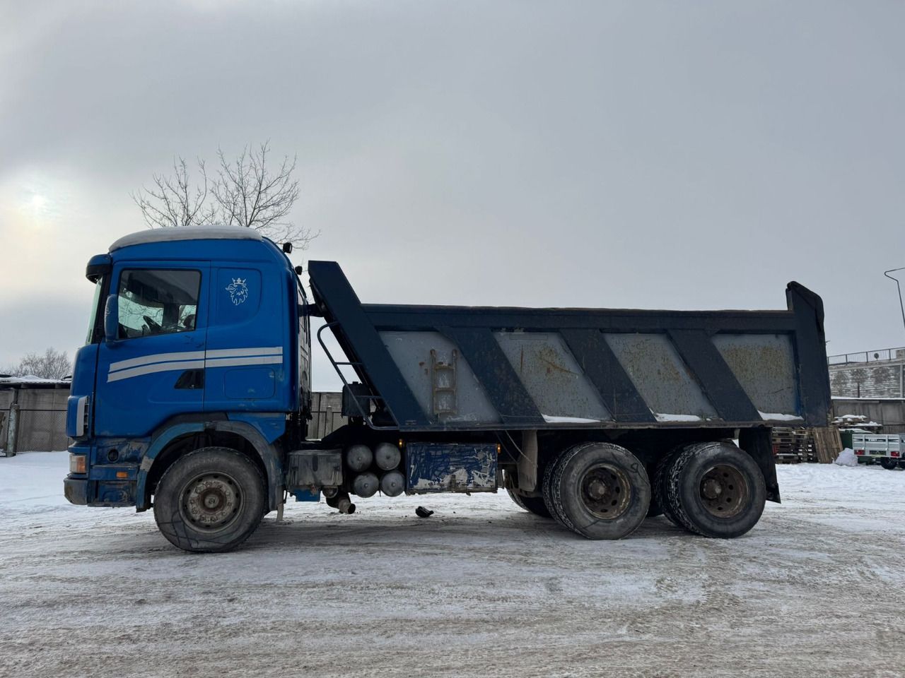 SCANIA 144.460 - Truk jungkit: gambar 4 SCANIA 144.460 - Truk jungkit: gambar 4