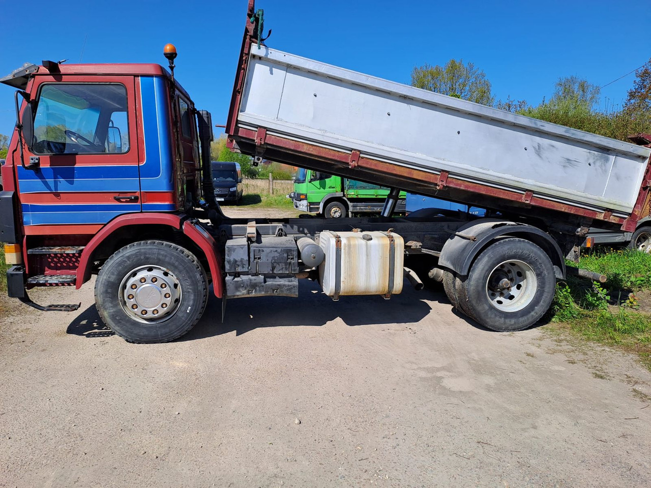 SCANIA 93 - Truk jungkit: gambar 3 SCANIA 93 - Truk jungkit: gambar 3