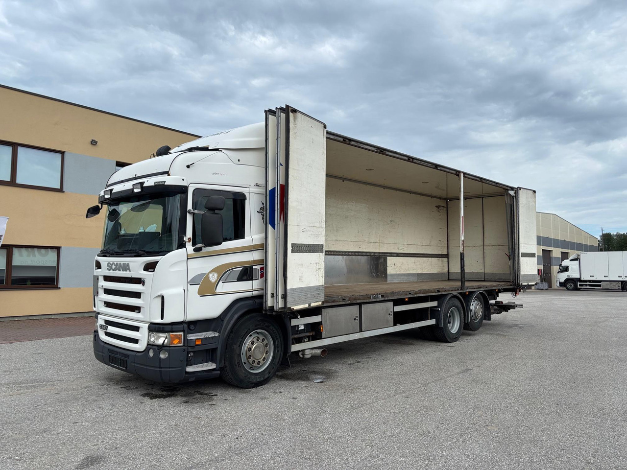 SCANIA G340 - Truk box: gambar 4 SCANIA G340 - Truk box: gambar 4